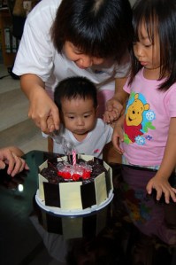 "Quick, cut the cake mommy"