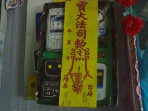 27092008414 'Nokkia' phone with Bluetooth accessories!